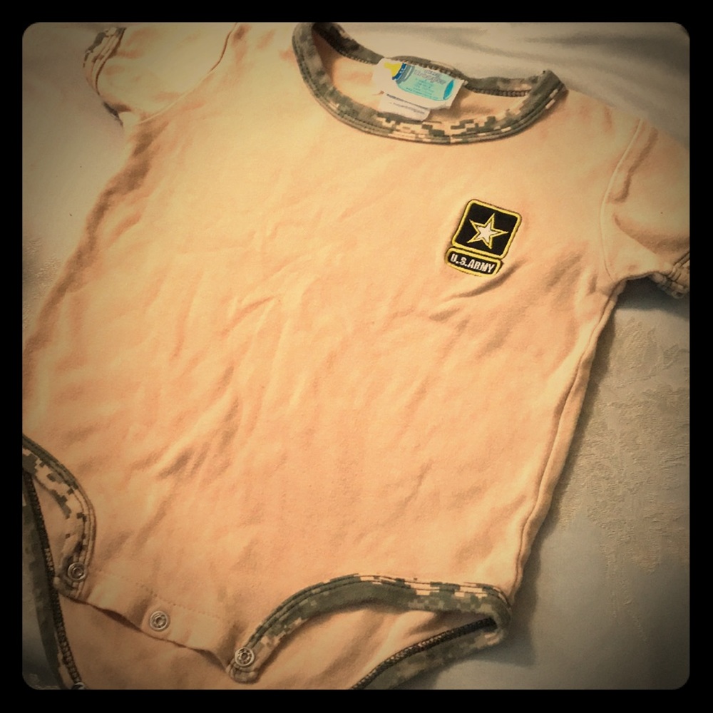 Onesies US ARMY baby 9-12mos Tiny Trooper